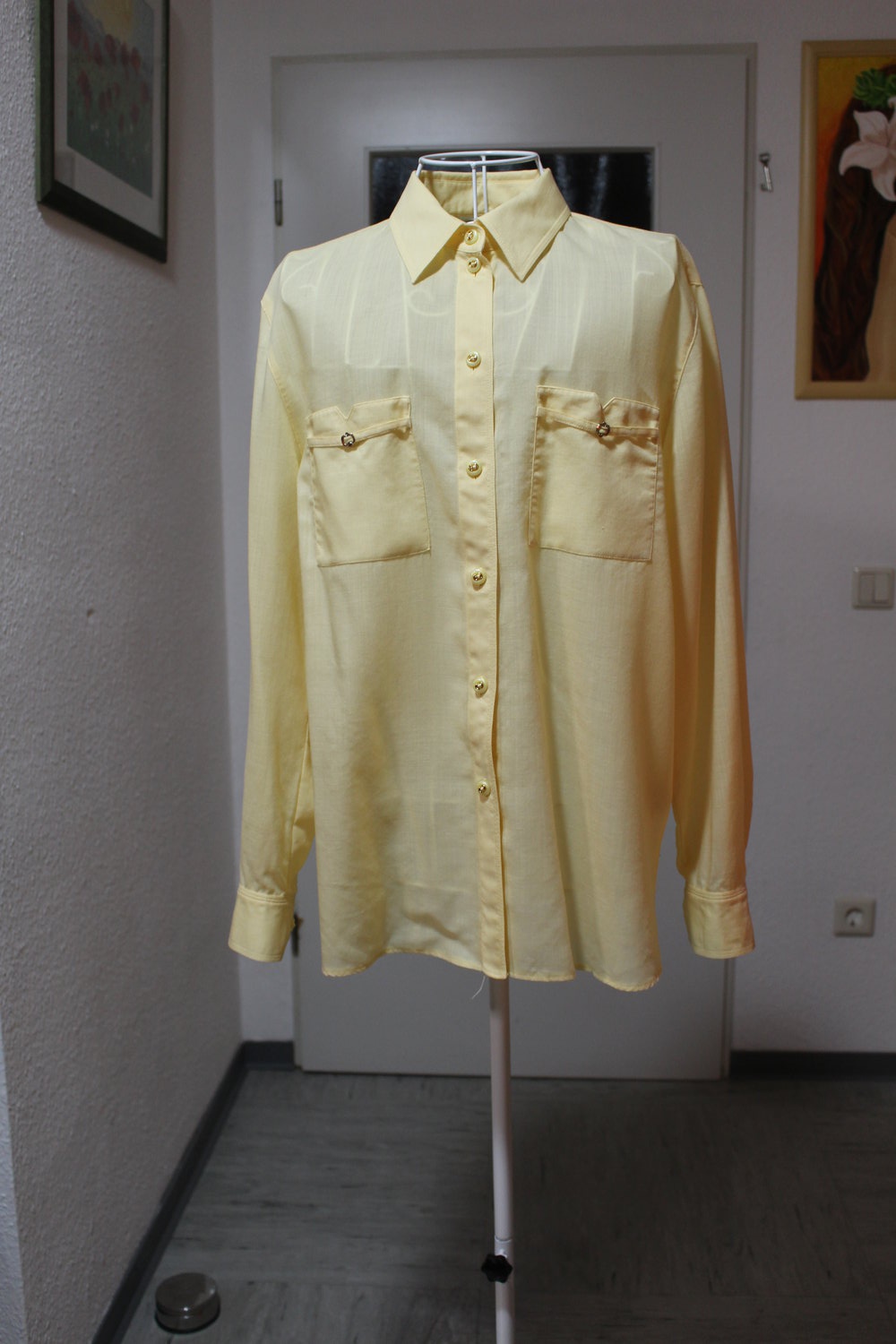 371. Edle Bluse von Erfo Jeunesse, Gr. 38, 100% feine Wolle