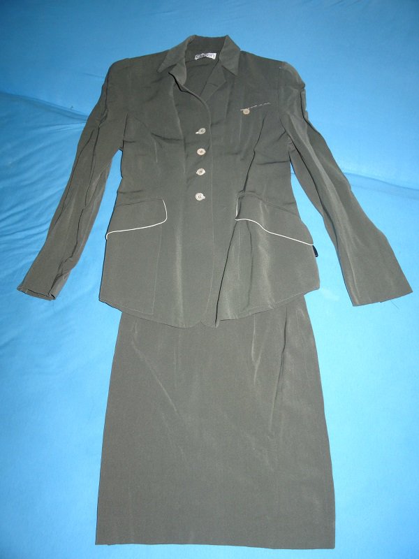 Schickes Kostüm von Clasen Gr. 34 oliv / khaki grün