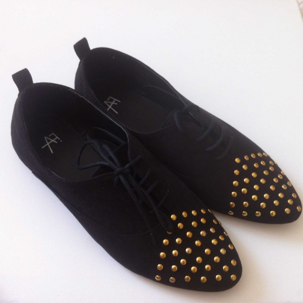 schwarze Schnürschuhe Veloursleder Gold