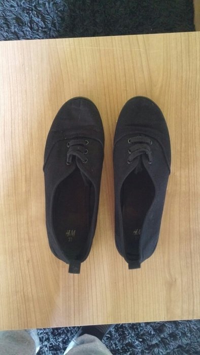 schwarze Halbschuhe / Ballerinas