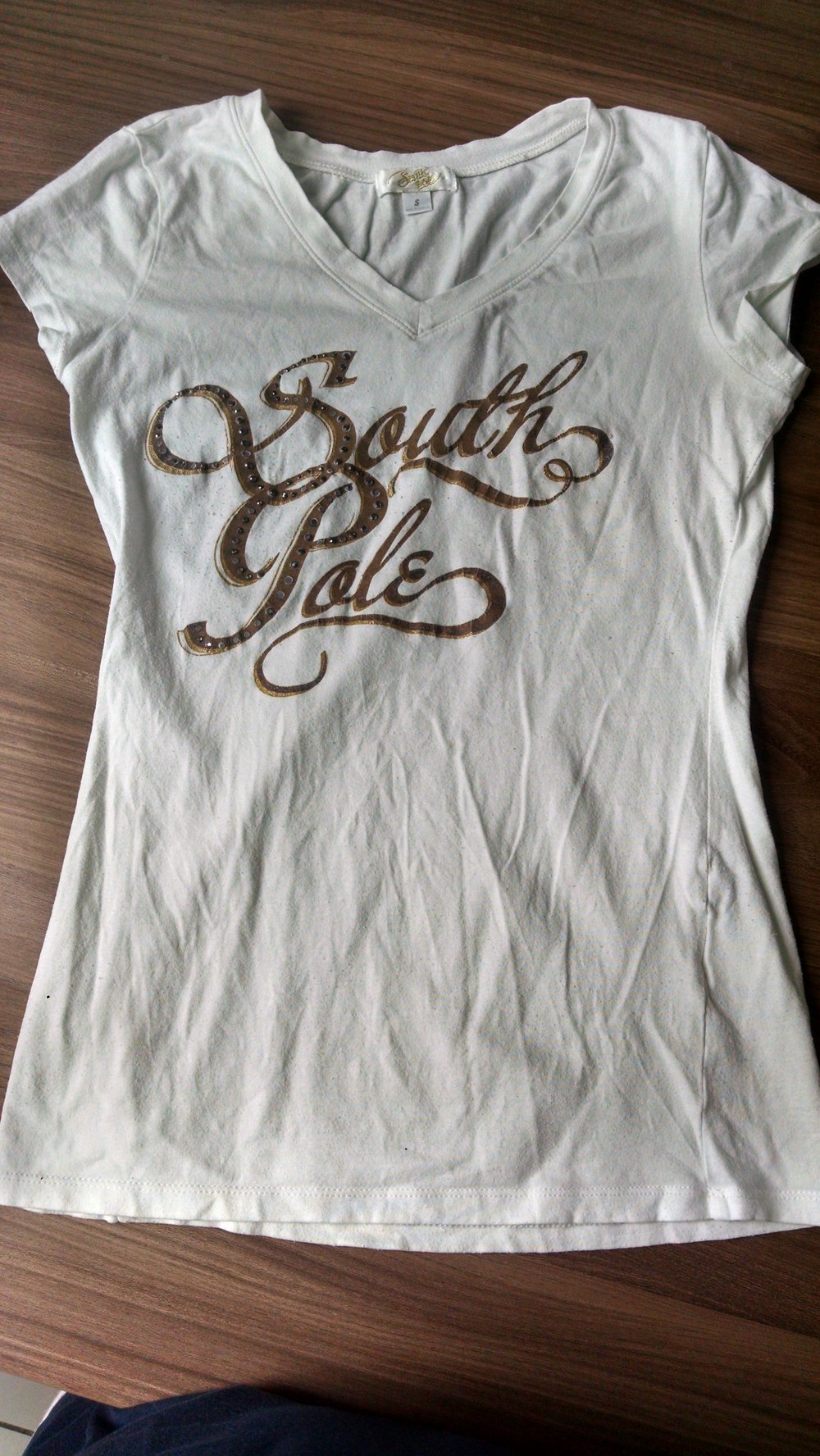 Weißes T-Shirt mit Schriftzug