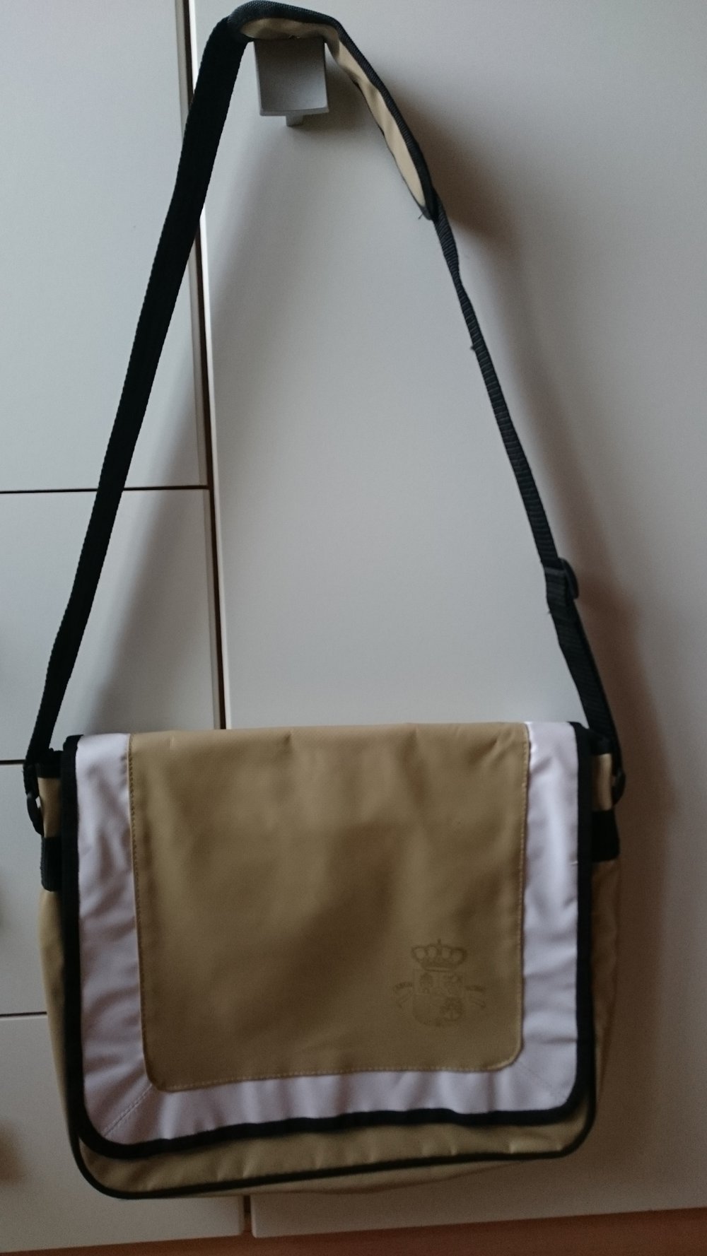schicke, große Umhängetasche Messenger Bag