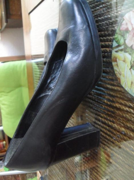 schlichte Leder Pumps