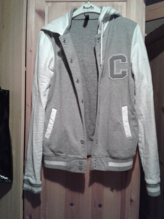 College Jacke grau weiß