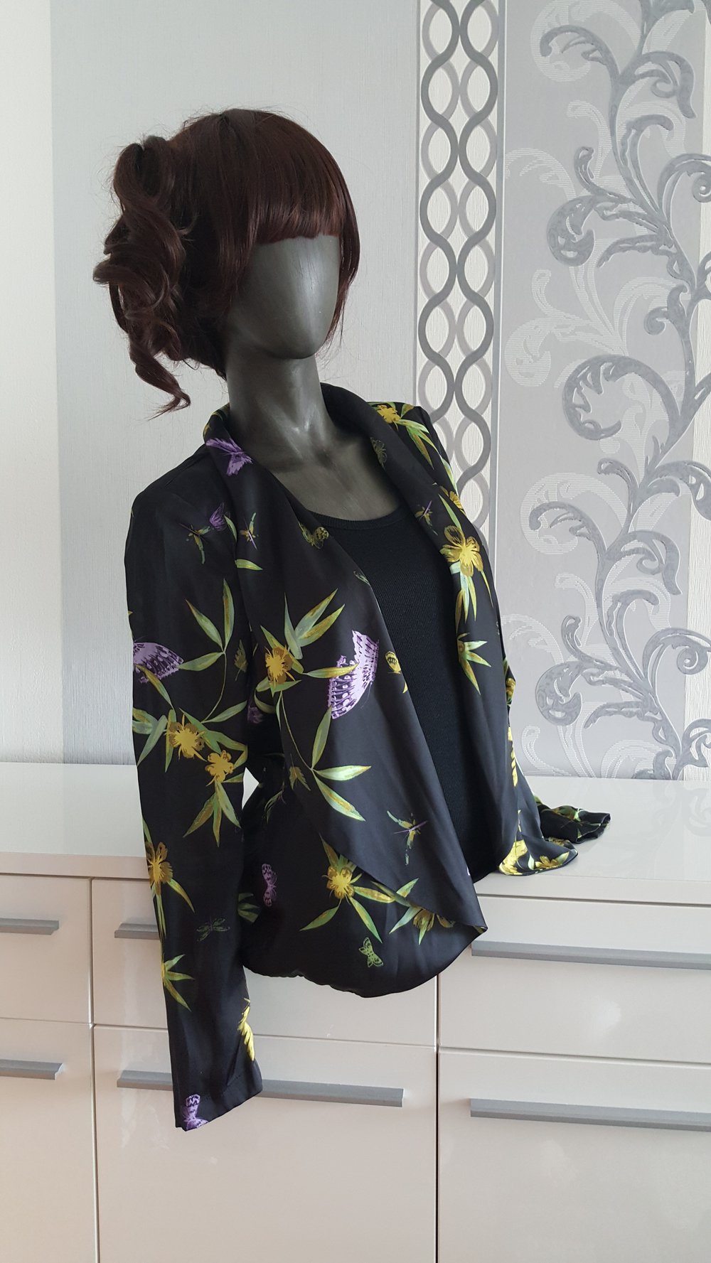 Asia Cardigan Jäckchen Schwarz mit Blumen & Schmetterling 38 M 