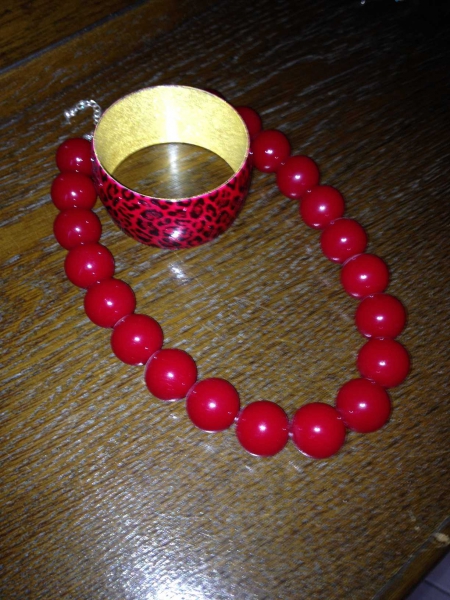 Armreif und Kugekette