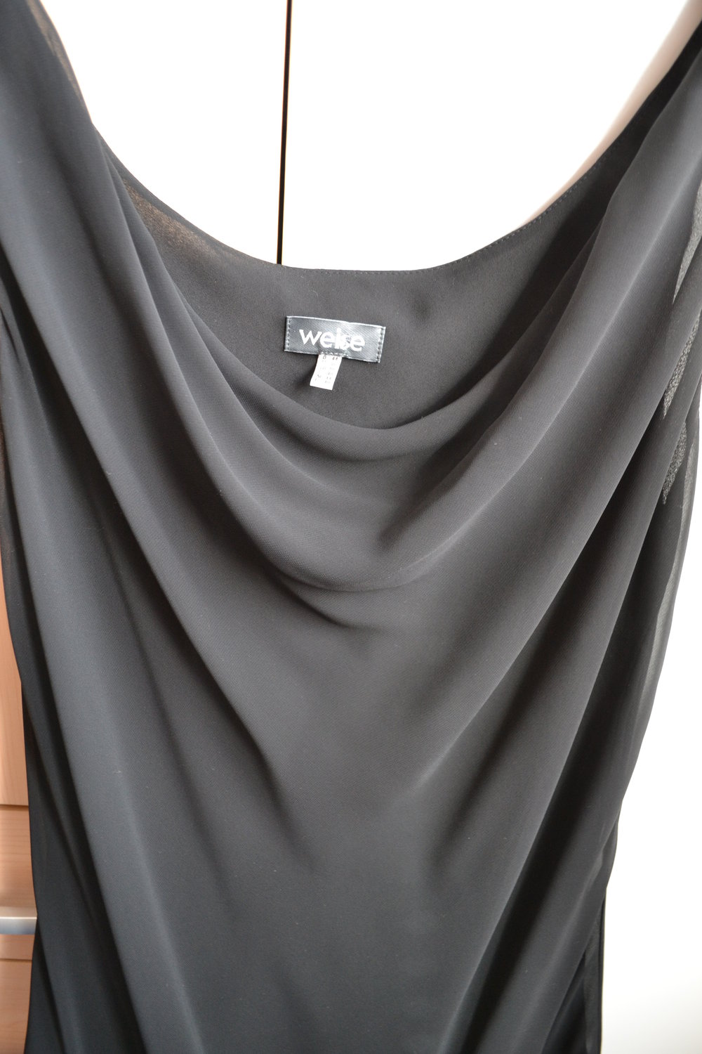 schwarzes elegantes Top mit Pailletten