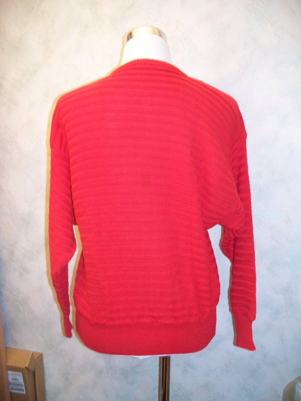 VINTAGE// 80er-Cardigan mit V-Ausschnitt in leuchtendem Rot (oversized)