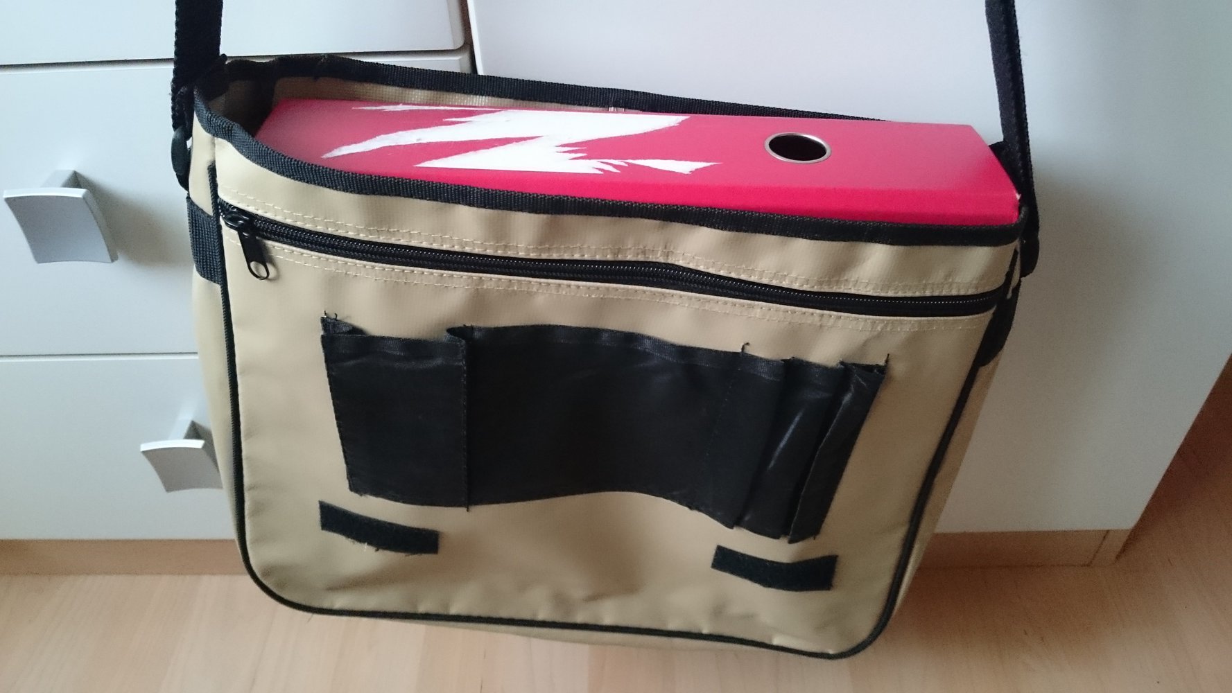 schicke, große Umhängetasche Messenger Bag