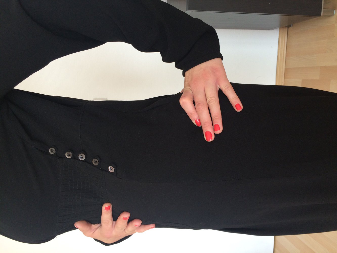Kleid von Mads Norgaard Copenhagen 
 Tiefer Ausschnitt schwarz klassisch 42
