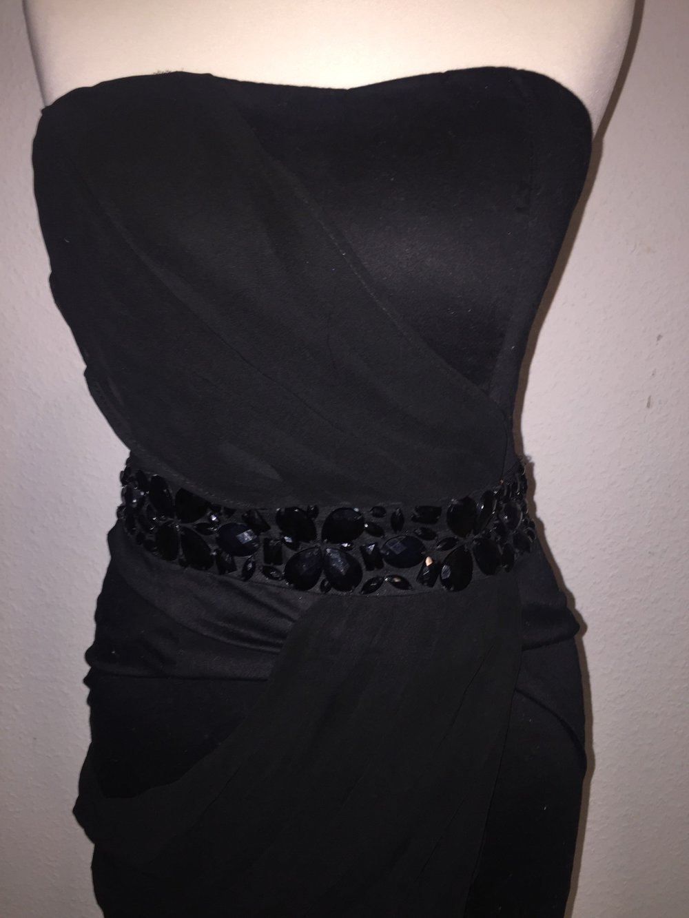 Sehr schönes schwarzes Mini mit Strasssteinen 