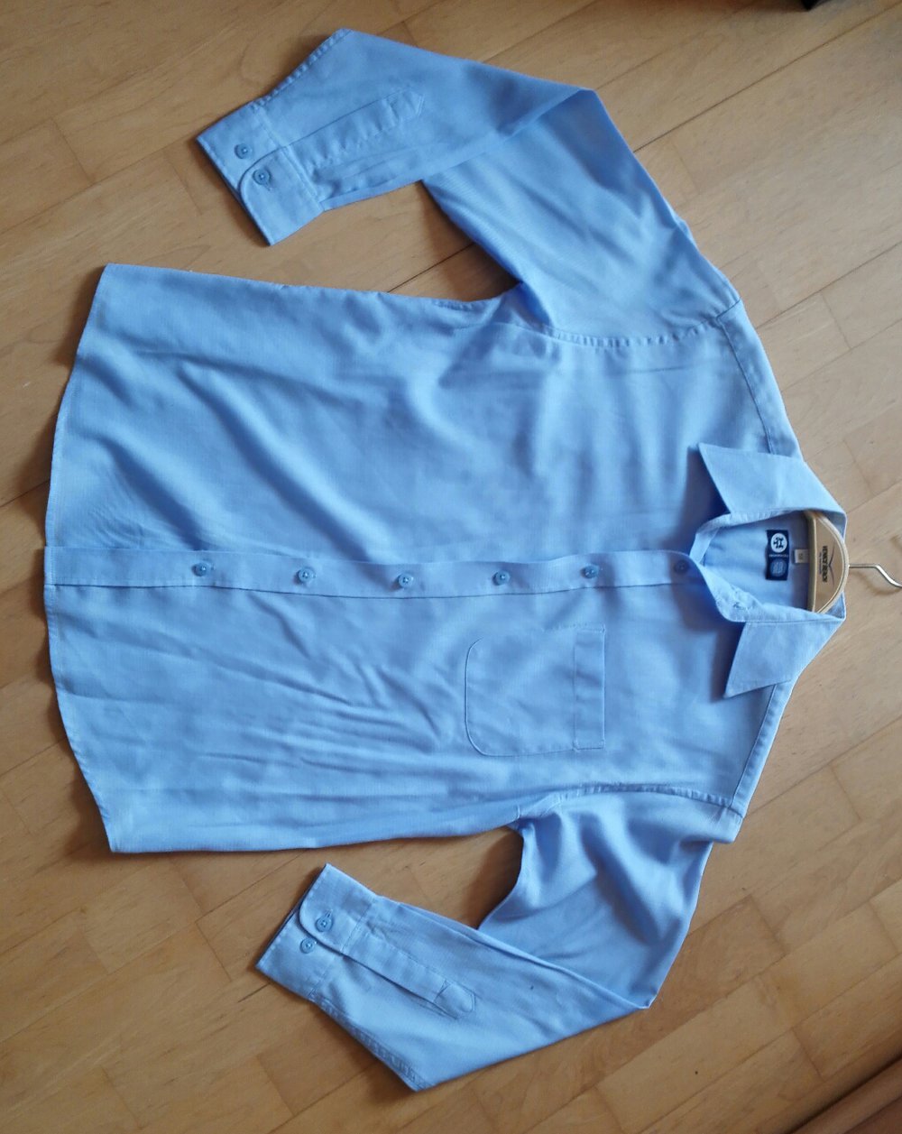 Schickes hellblaues Hemd, wie neu
