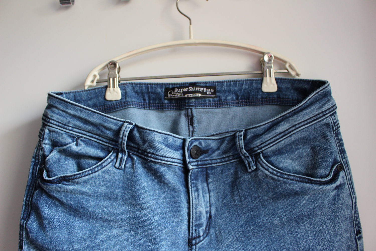 148. Neue Röhrenjeans, blau, Gr. 40