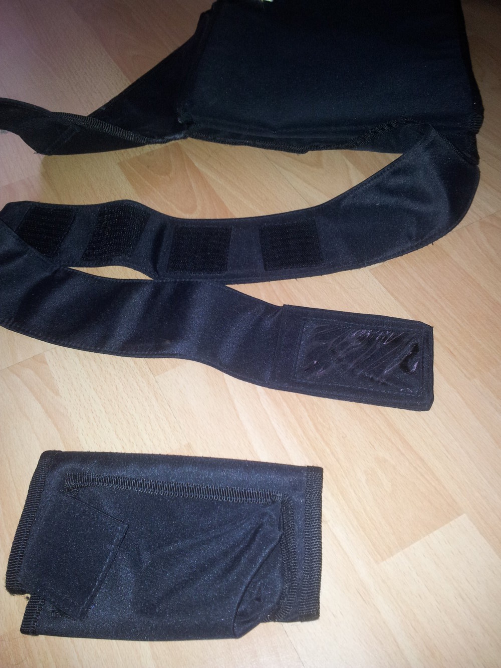 schwarze Schultertasche mit Handytasche 