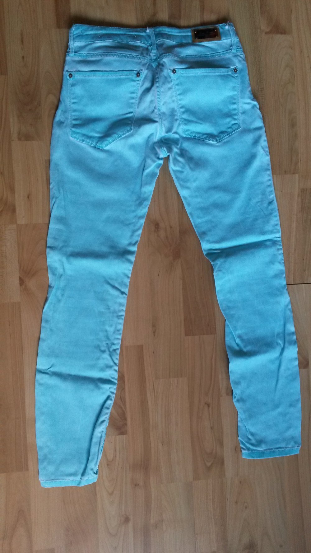 Jeans in türkis Gr. 34