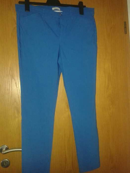 Blaue Stoffhose mit Lycra