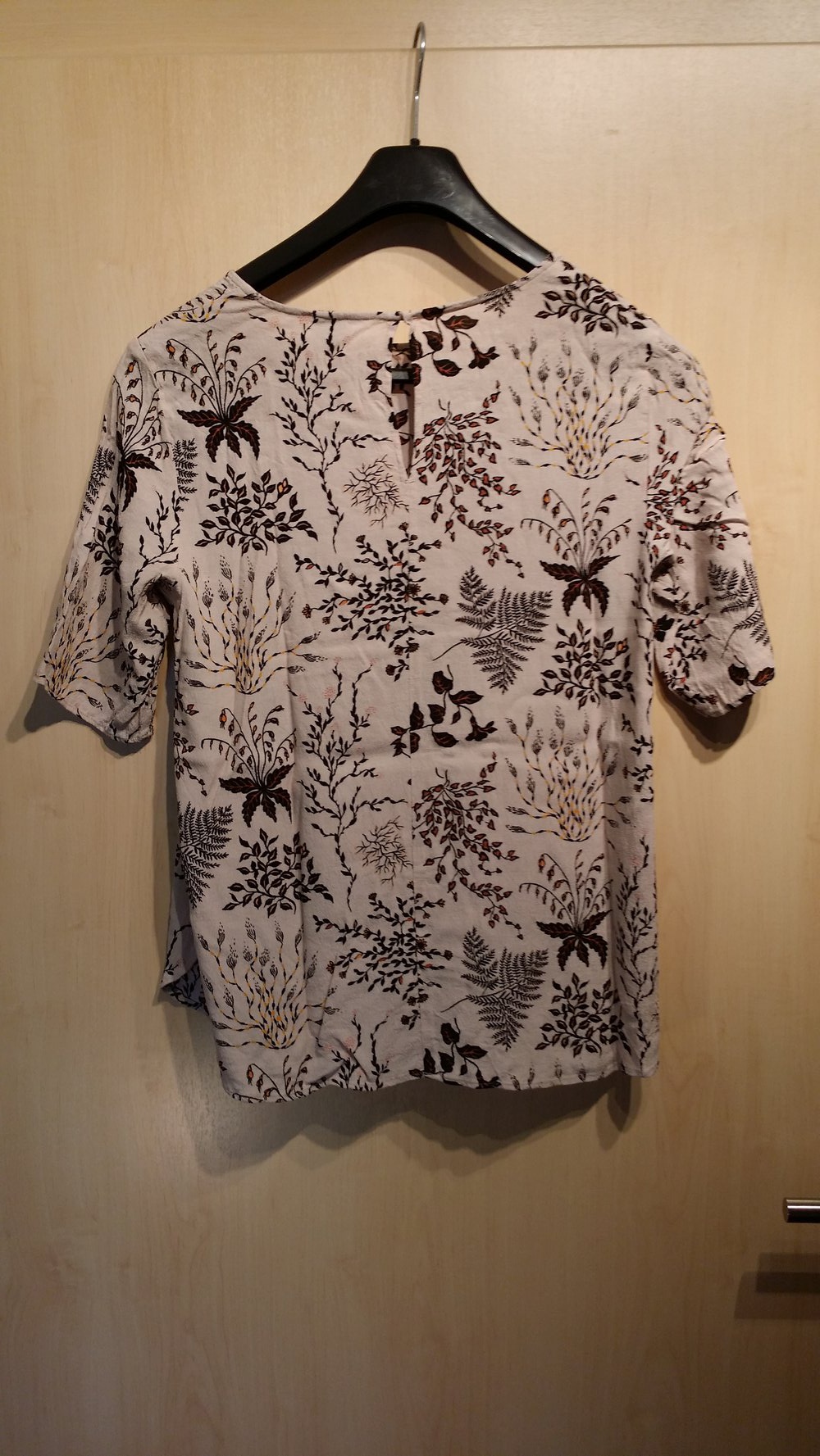 Damenbluse H&M beige mit floralem Muster - gebraucht