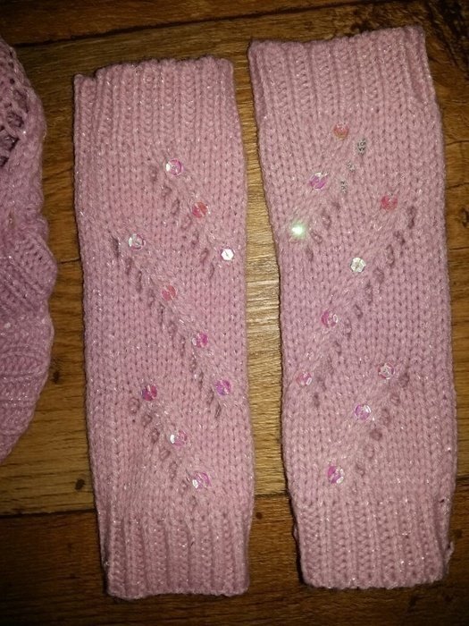 Mütze und Handwärmer von Charles vögele