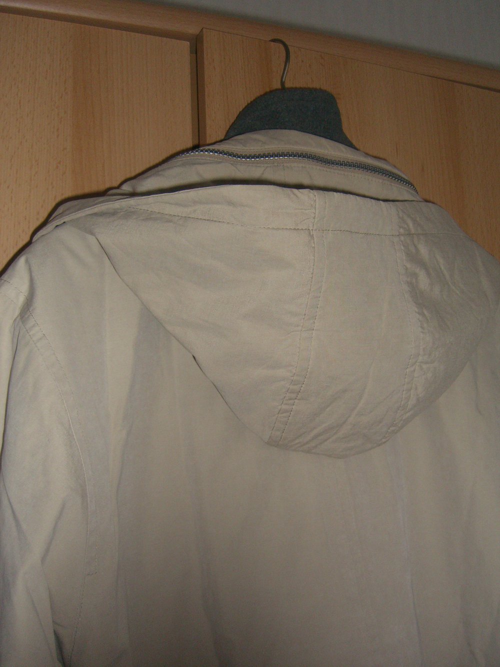 Winterjacke mit abnehmbarer Kapuze