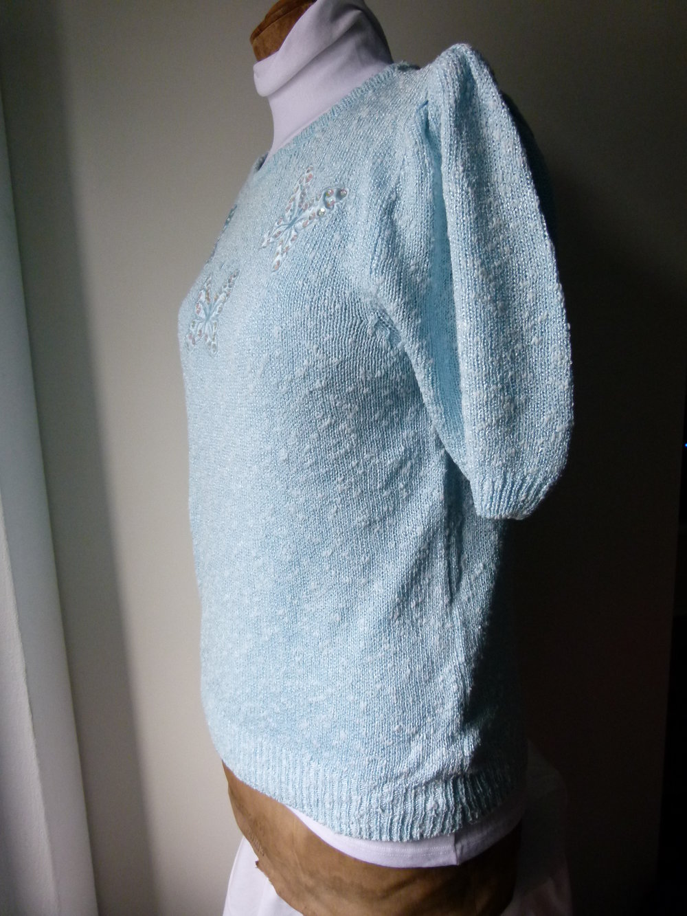 Strick Pulli mit Schmetterlingsapplikationen & kurzen Puffärmeln, hellblau pastell, Boho Retro Vintage Mori Hippie Elfen