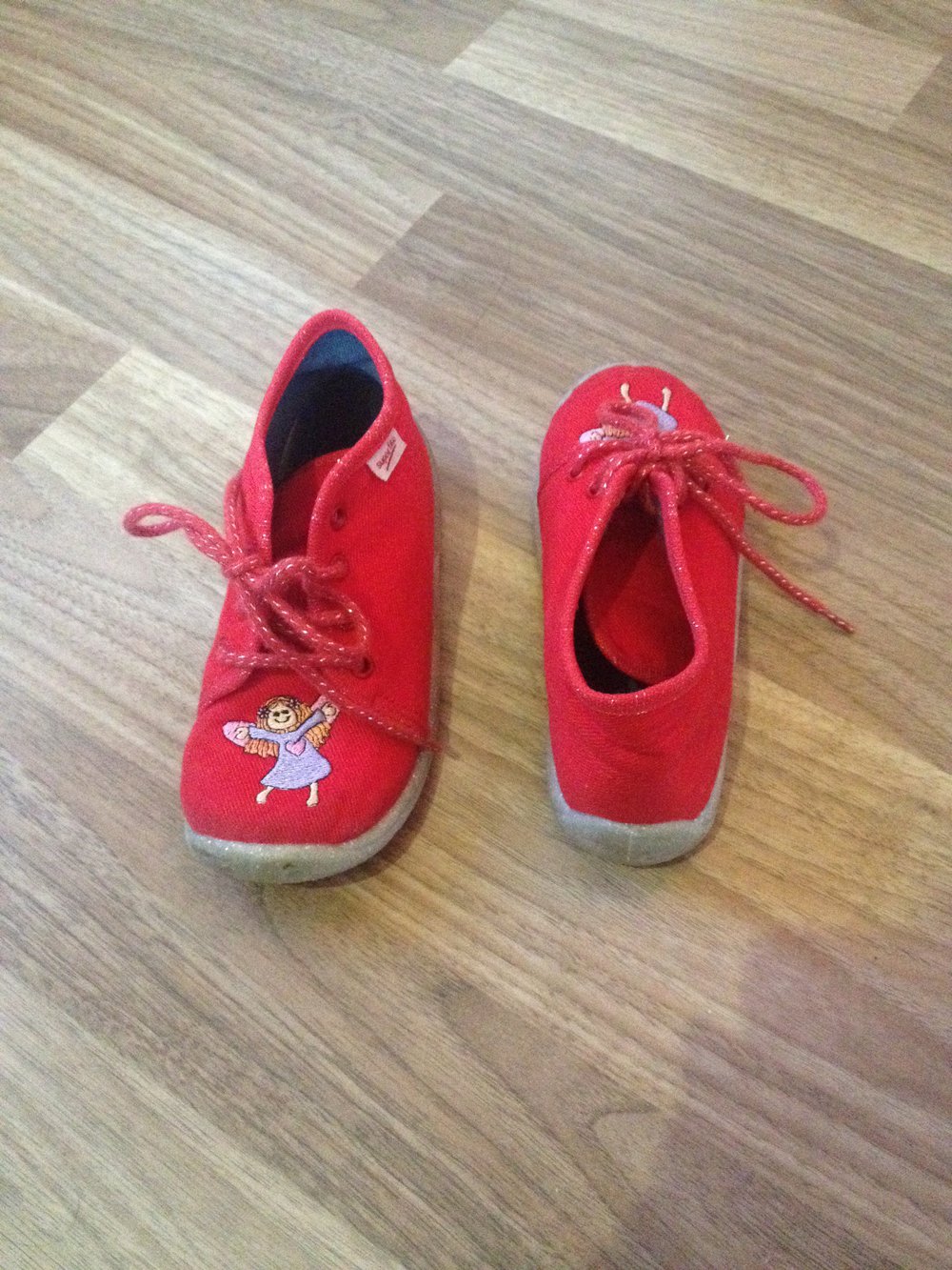 rote super fit Schuhe