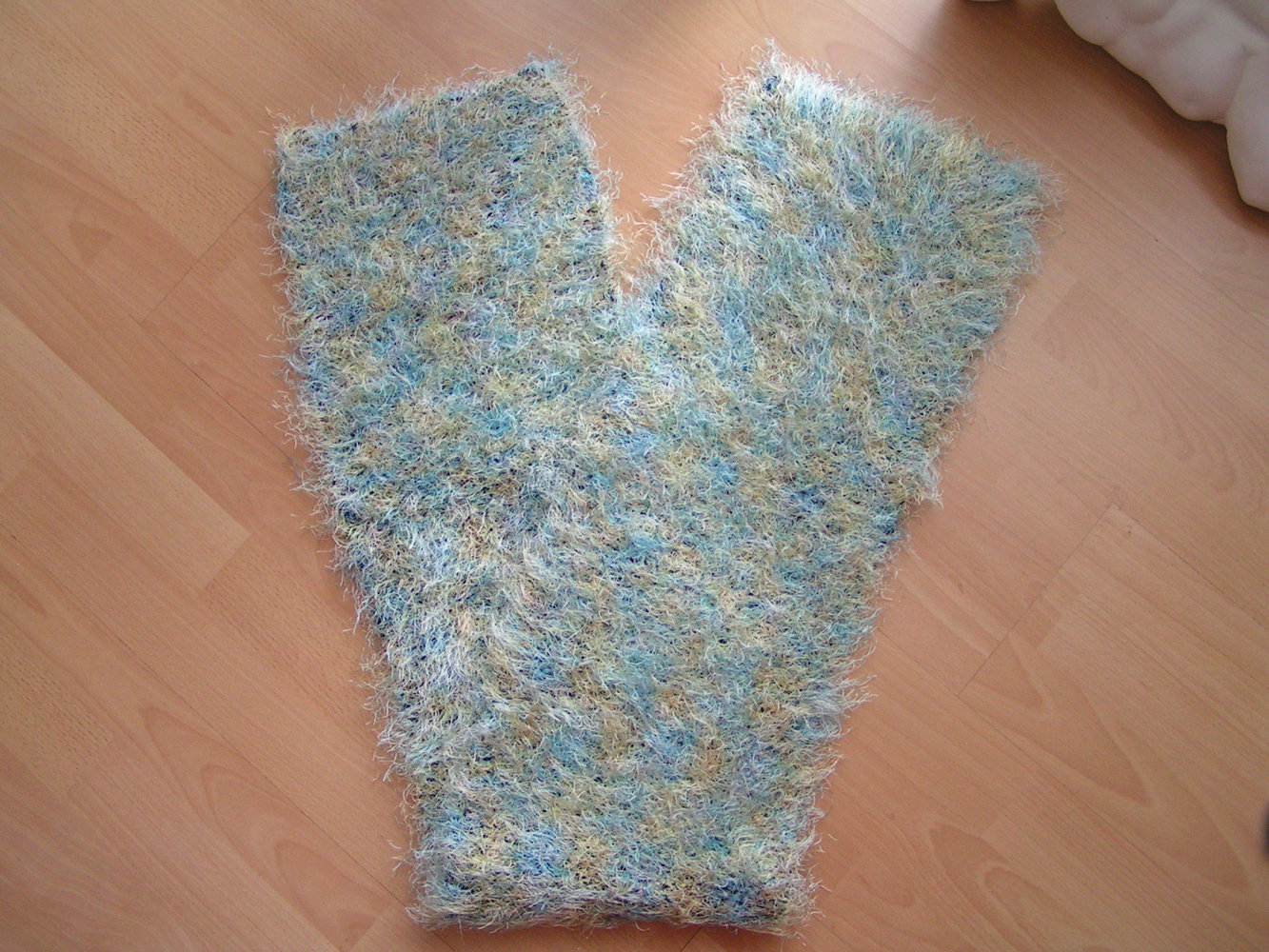 Langer warmer schöner Bändchengarn Schal 137cm Handarbeit Strickschal Neu