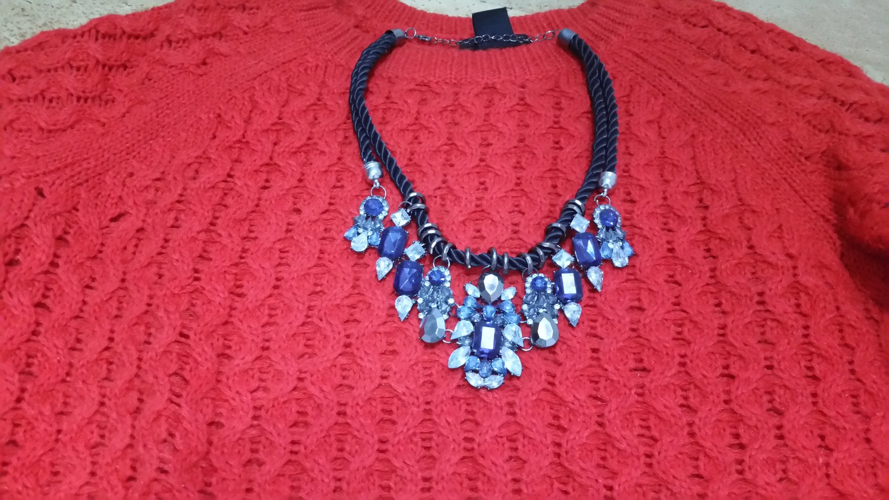 Blaues Collier. Wunderschön. Ungetragen. 