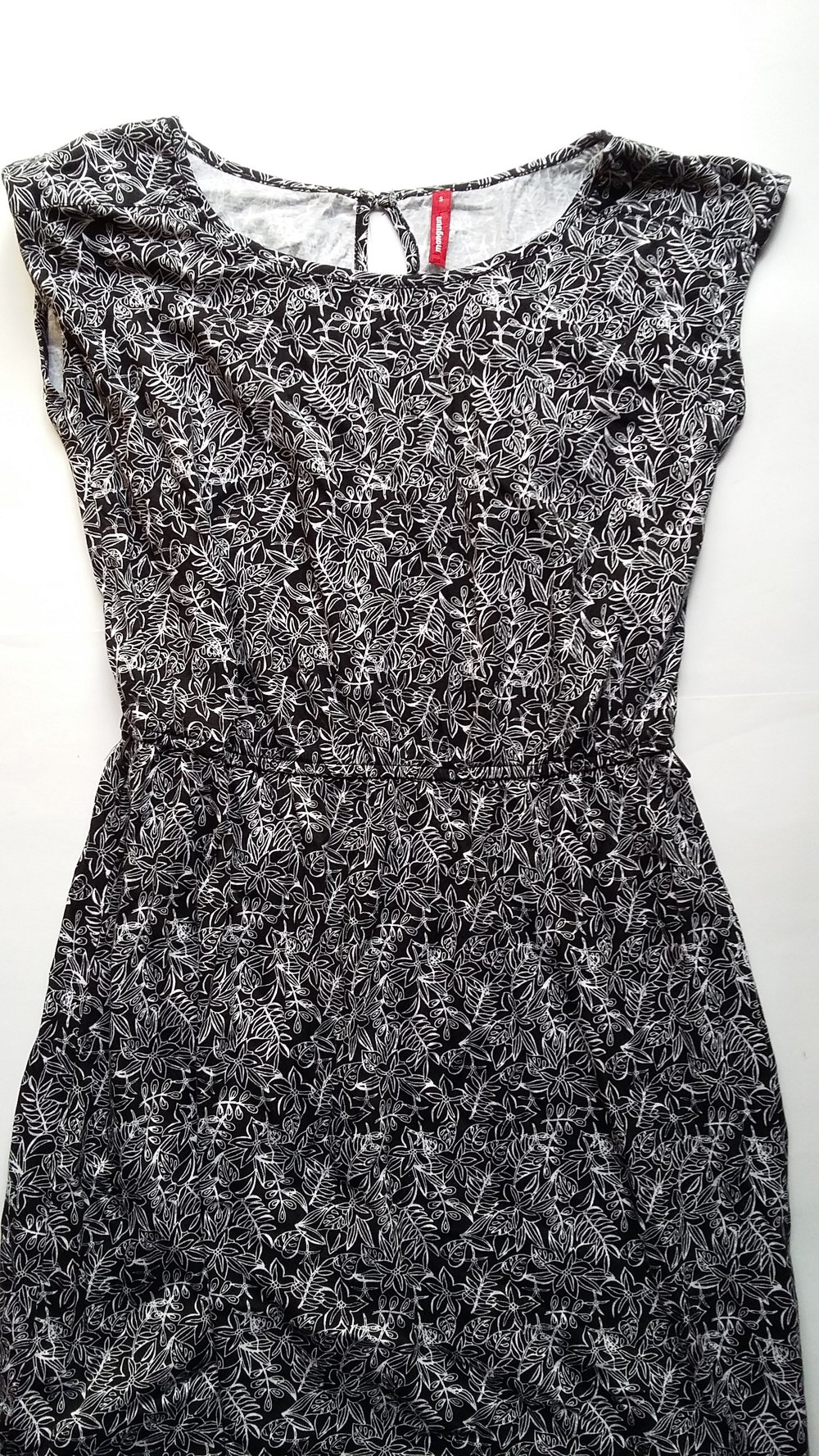 NEU Kleid S 36 38 Sommerkleid manguun NP 40€ Blumen Blumenmuster schwarz weiß knielang