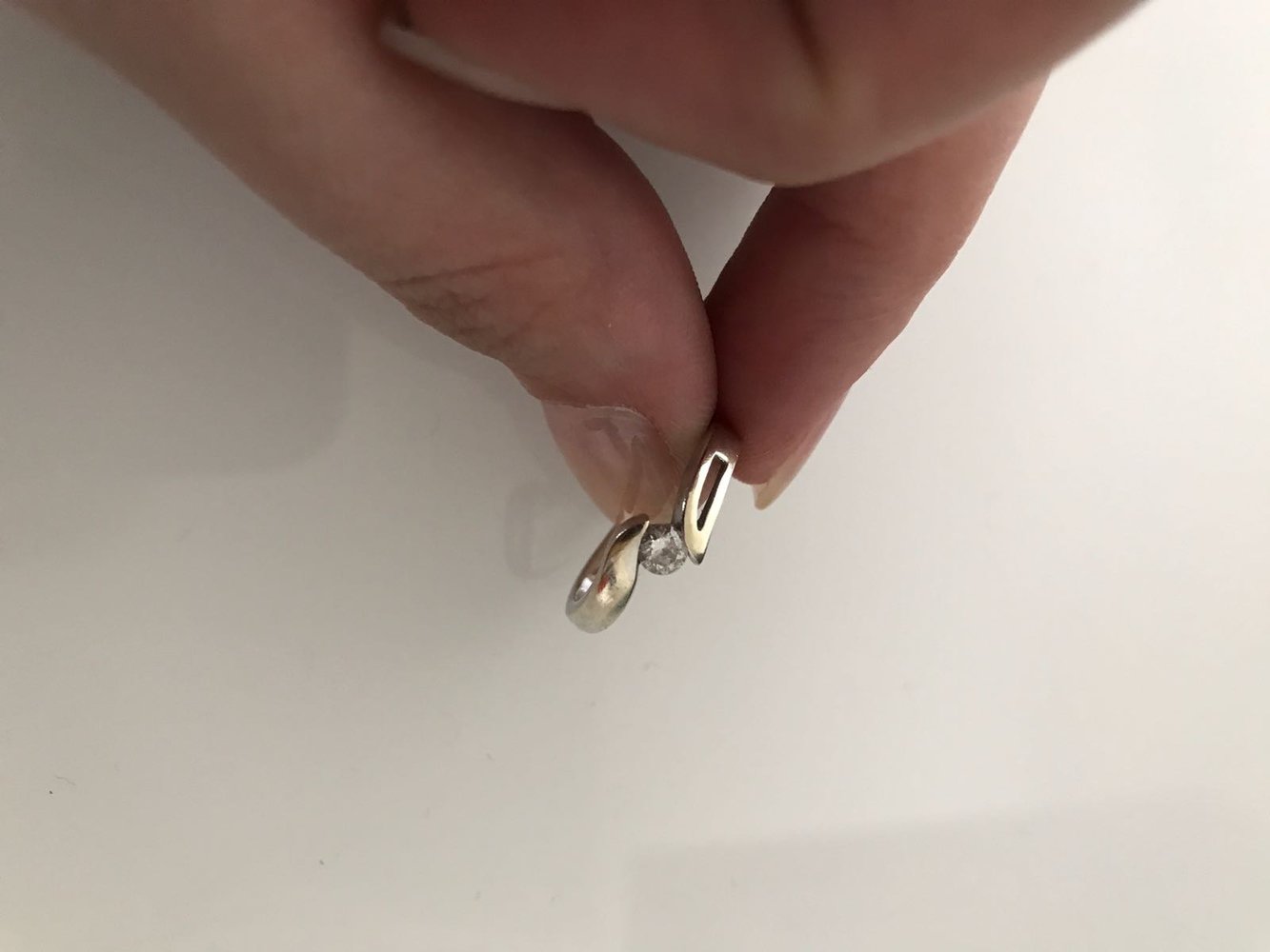 Weißgoldring mit kleinem Brillanten