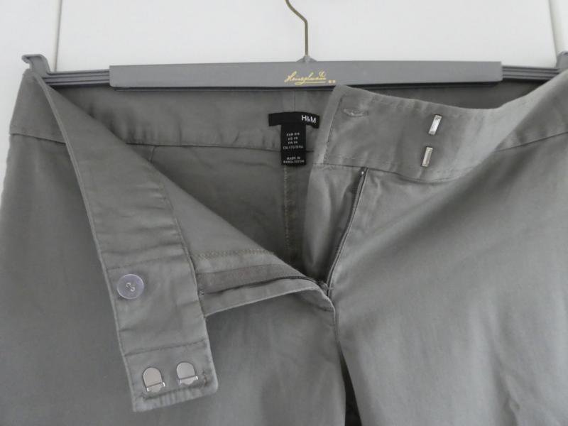 NEU – H&M - Damen 3/4-Hose, oliv-grau