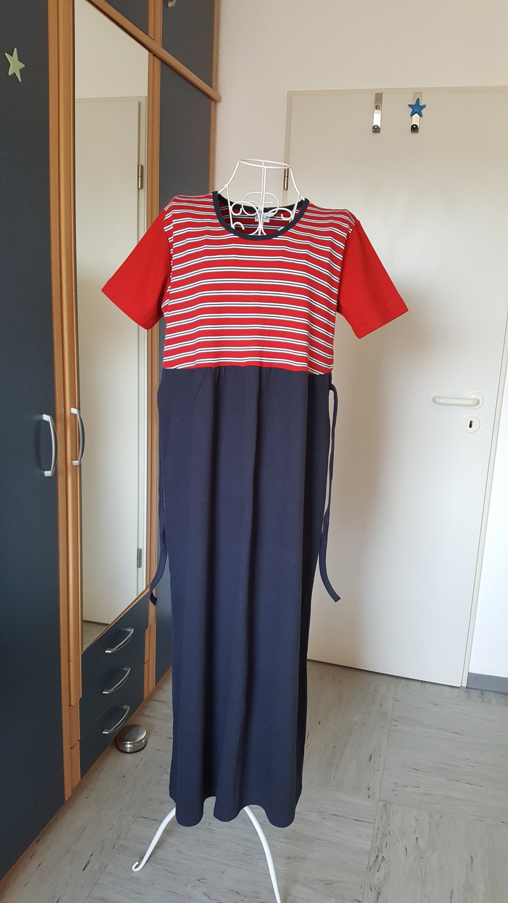 453. Neues langes Umstandskleid von Baby-Walz , Gr. 38, rot-marineblau