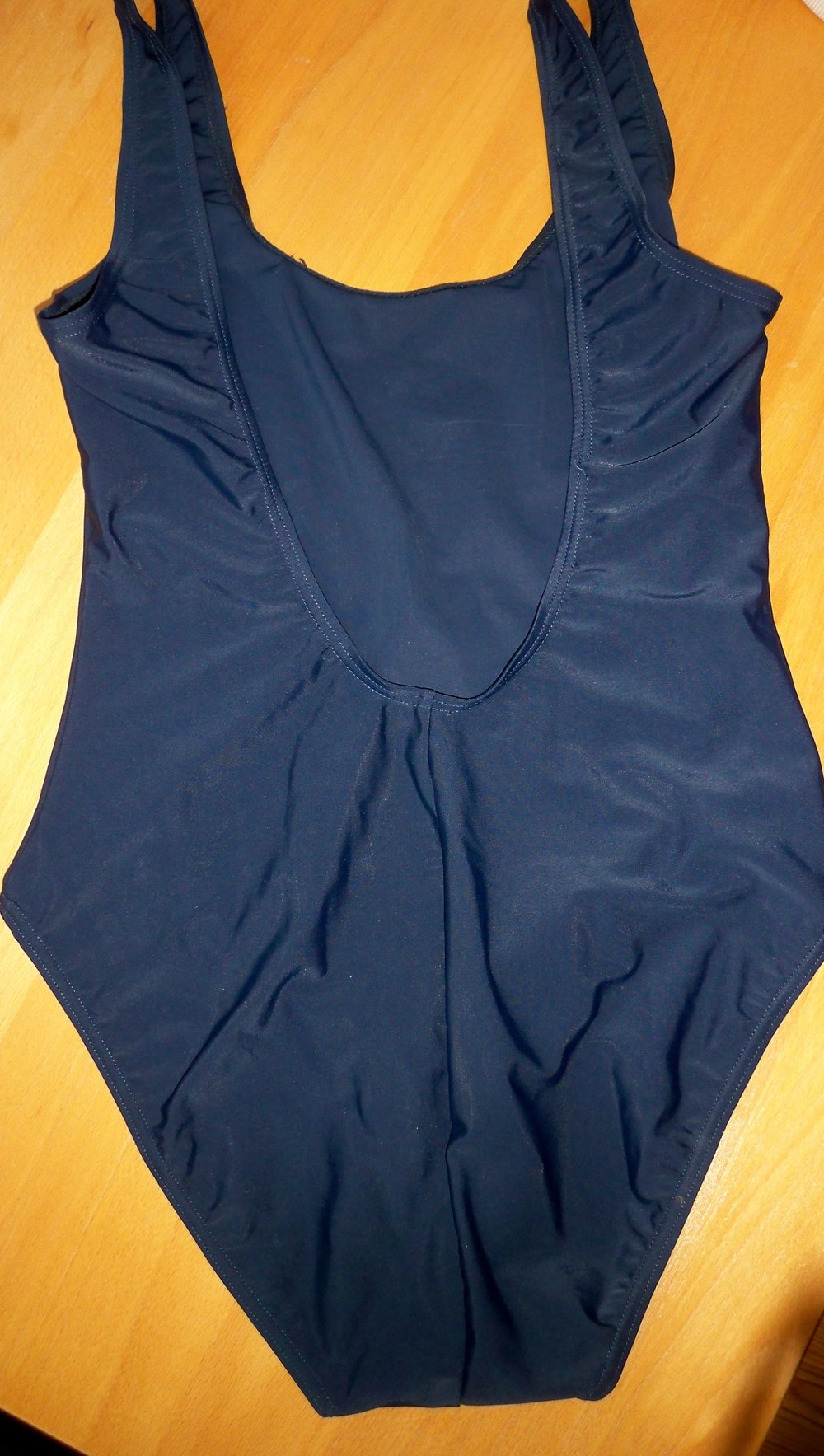 Badeanzug dunkelblau !