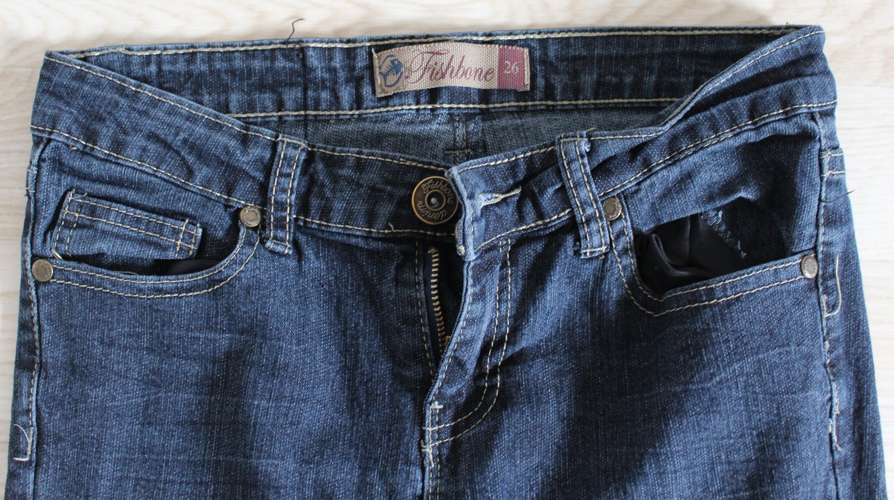 Fishbone Jeans dunkelblau Röhre 26 XS XXS