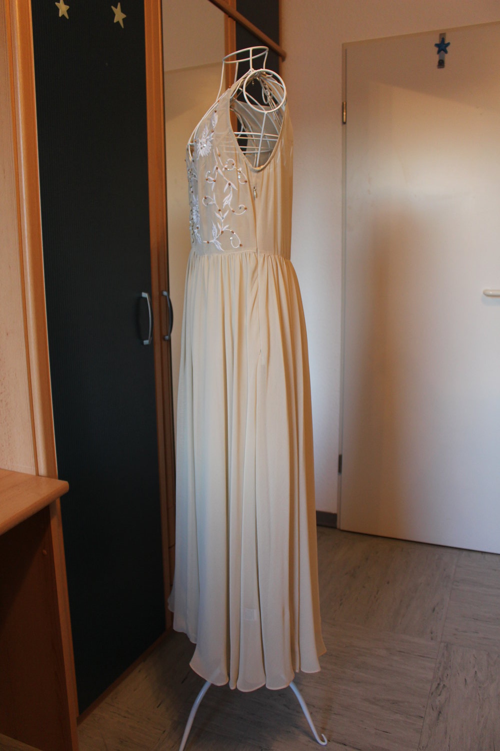 76. Festliches Kleid mit Stickerei von Together, beige/sandfarben, Gr. 38