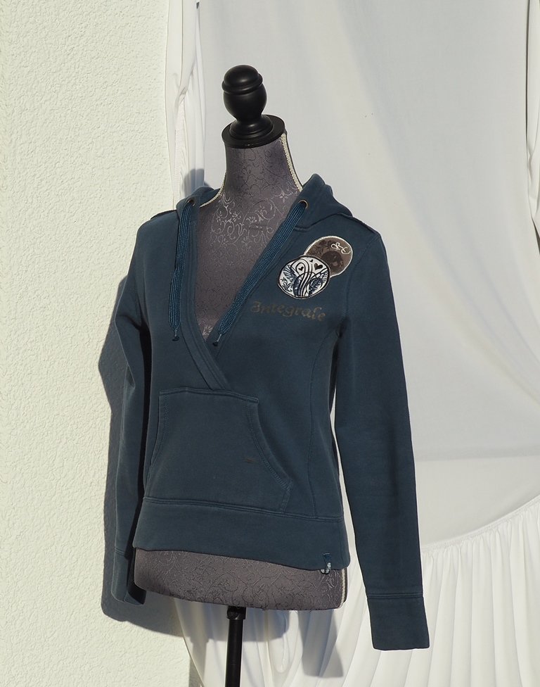 Schöner Marineblauer Pulli mit V-Ausschnitt