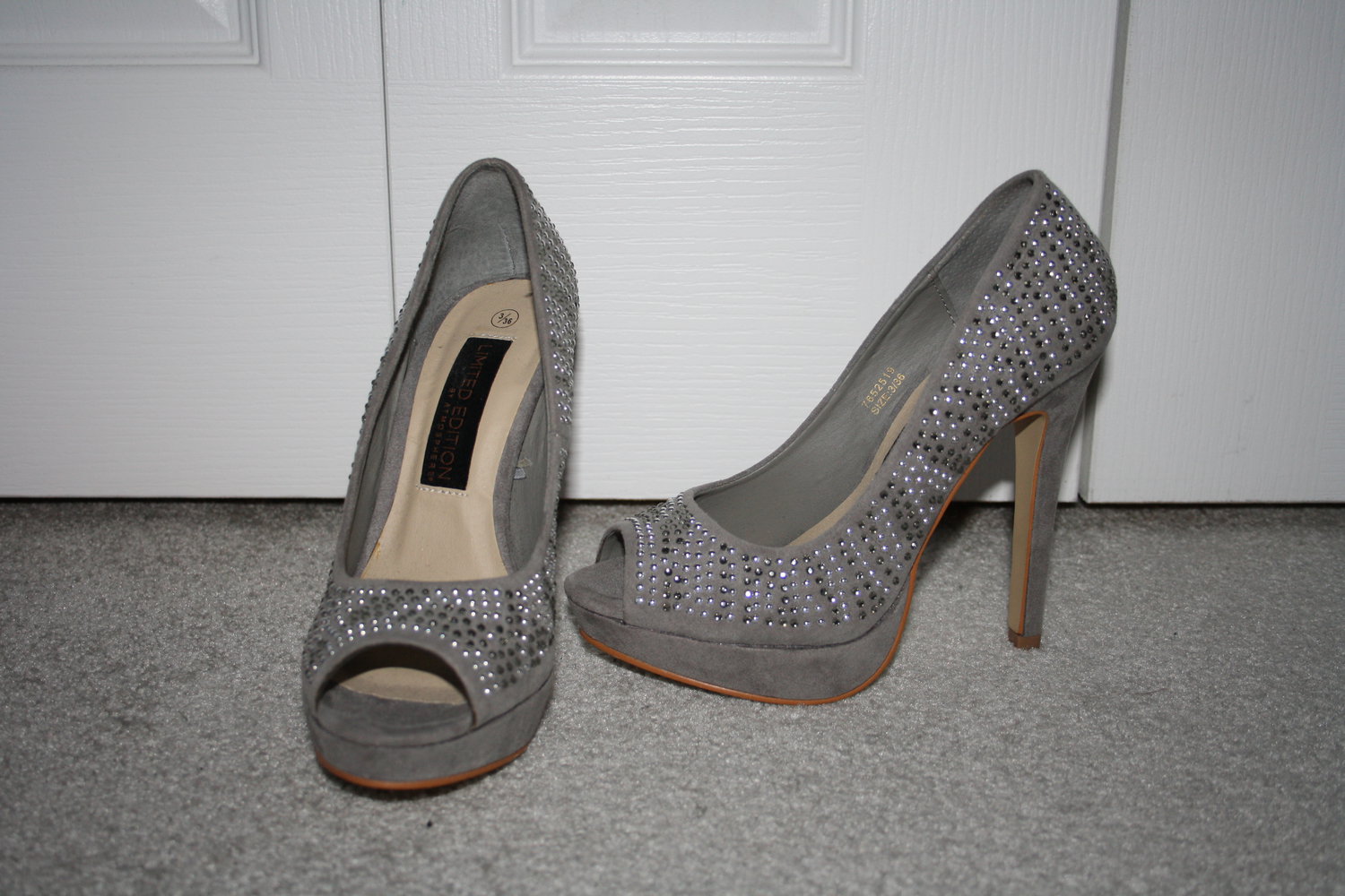 * graue Glitzer High Heels