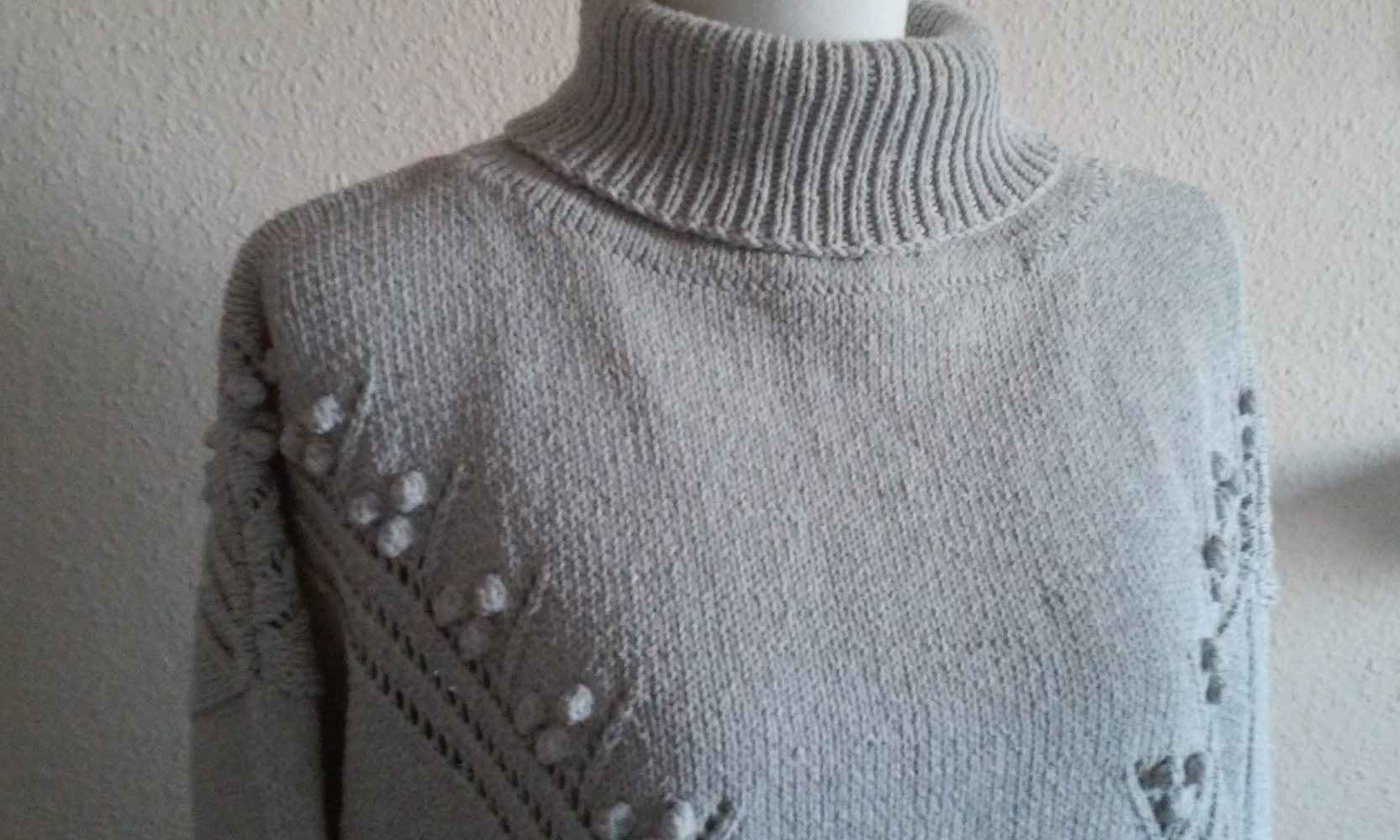 Handarbeit Rollkragenpullover Wolle (nur Materialpreis) handgestrickt  hellgrau  Gr. 44 