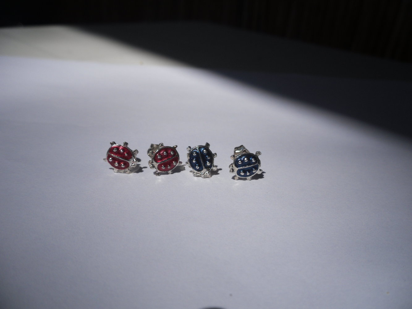 Ohrstecker Marienkäfer in rot und blau