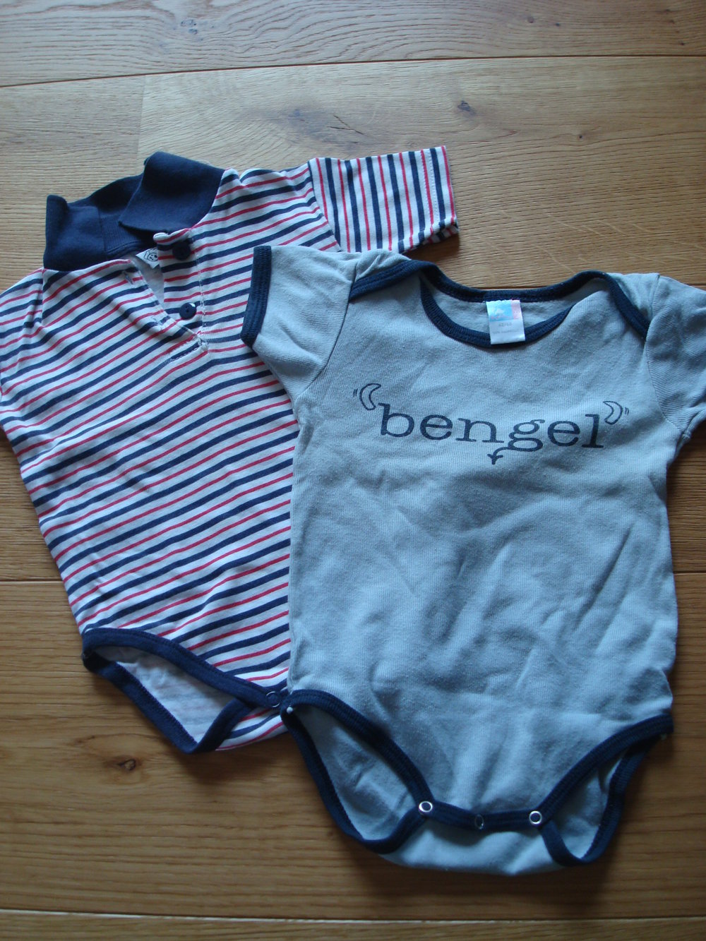 2 freche Bodys für Jungen