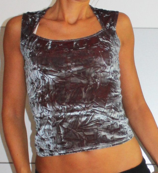 süßes bauchfreies Party - Top in weinrot / grau in Samtoptik