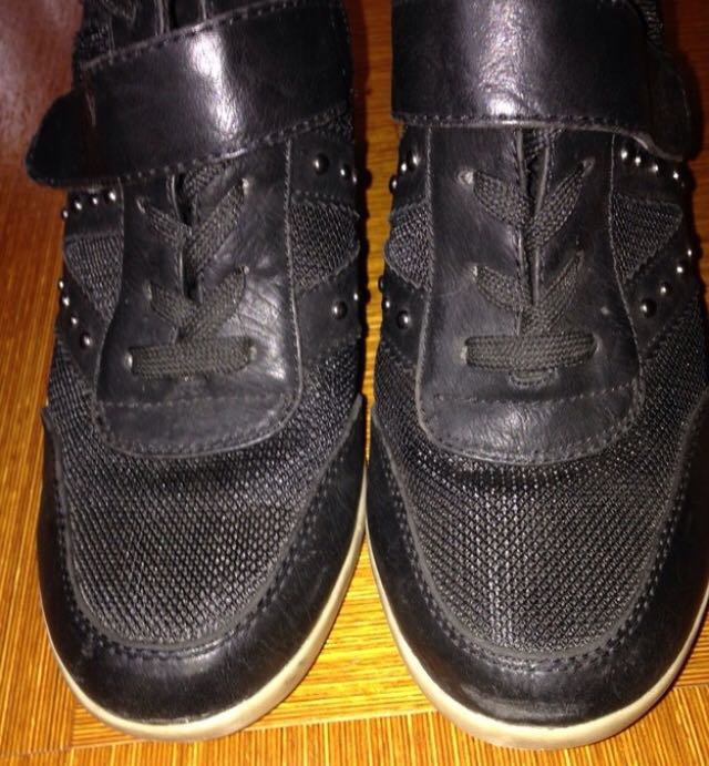 Keilabsatz Sneakers schwarz Nieten Gr 40