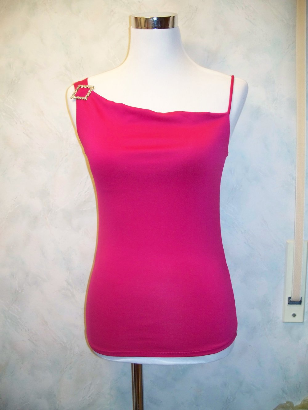MISS IVY// Schickes Party-Top (pink) mit glitzernder Brosche Gr. 36/38
