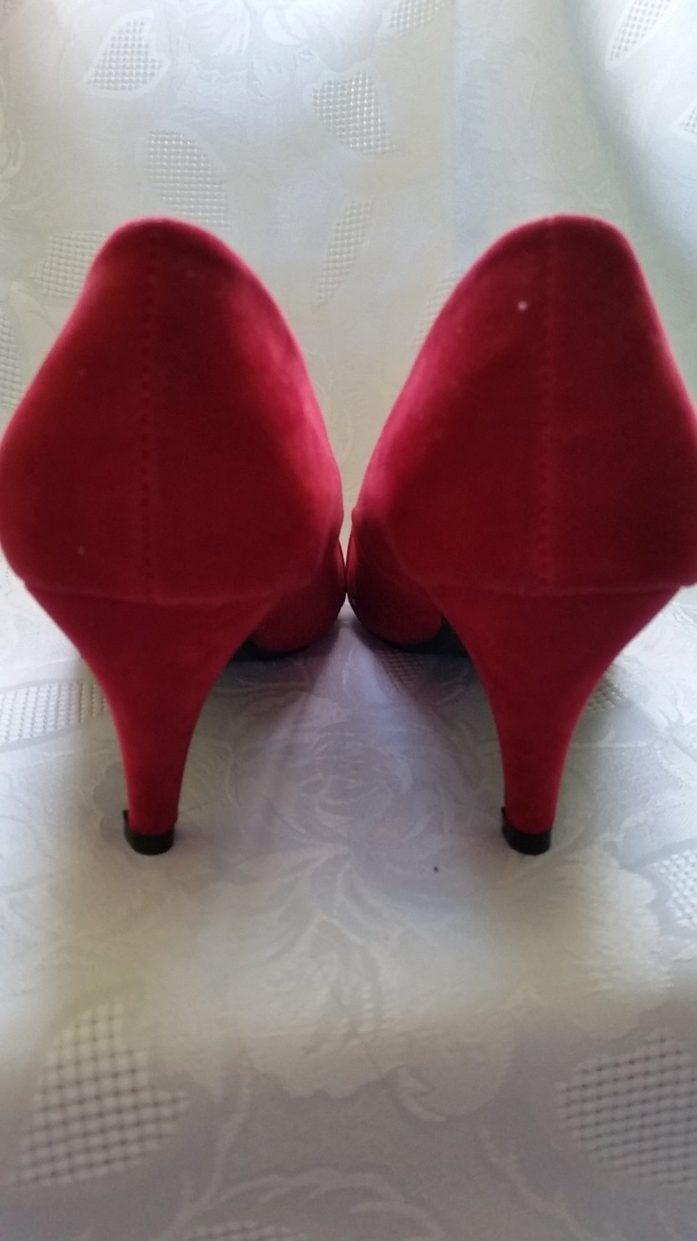 Neu, blutroter Pumps, 39