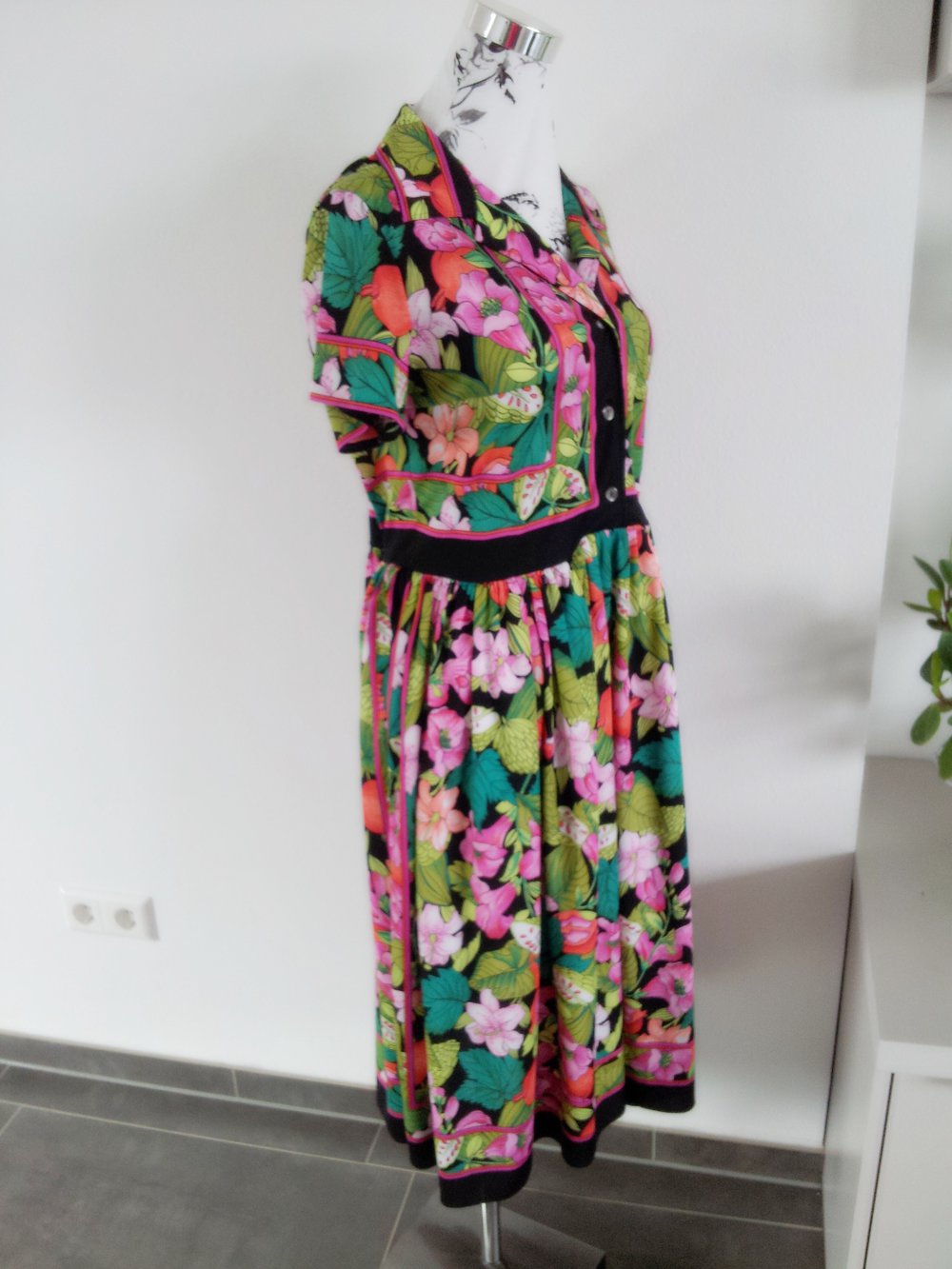 Buntes Kleid Uni 50,60 Jahre stiel 