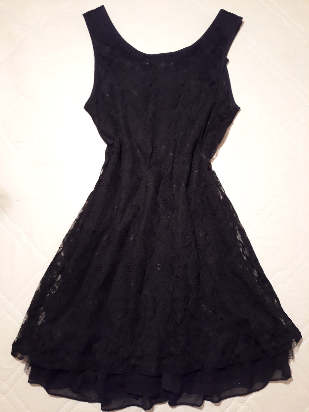 Schickes schwarzes Partykleid aus Spitze von One Green Elephant