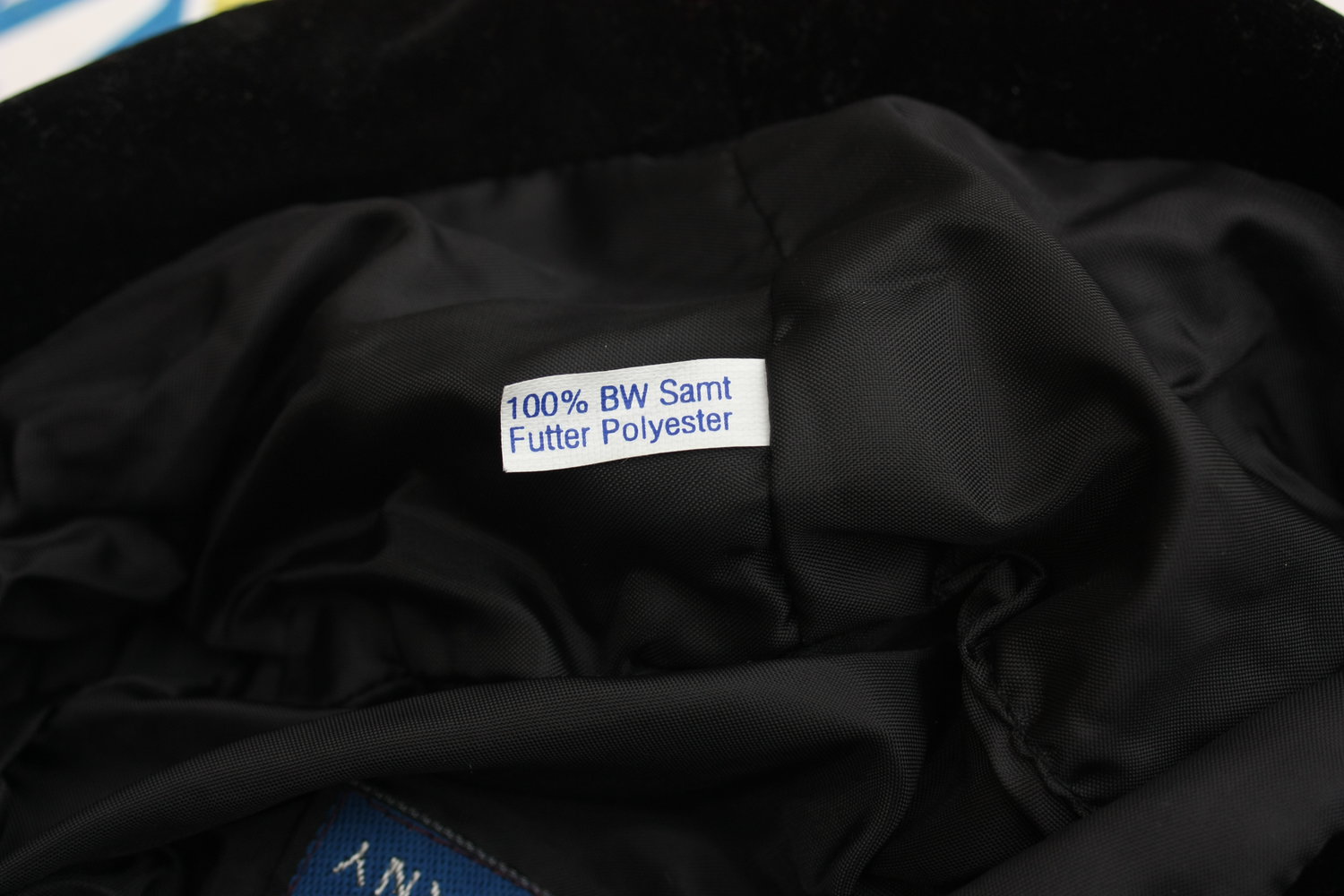 Schöne geraffte Mütze aus Samt (Innenfutter Polyester) von Hat Company