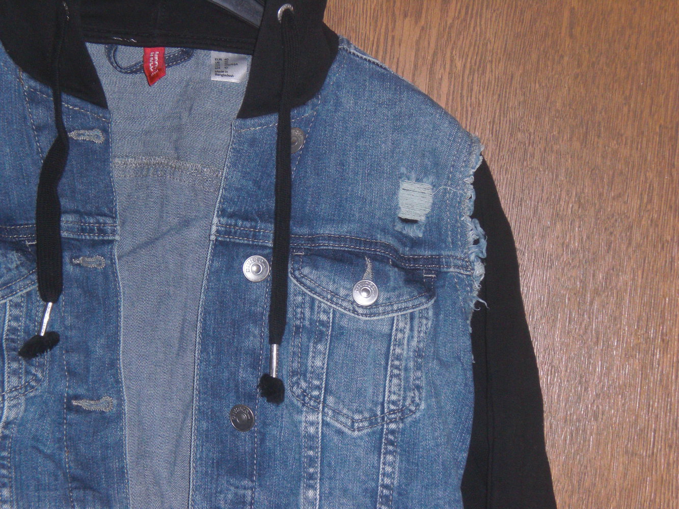 652 DIVIDED by H&M Jeansjacke mit Kapuze / Größe 40 