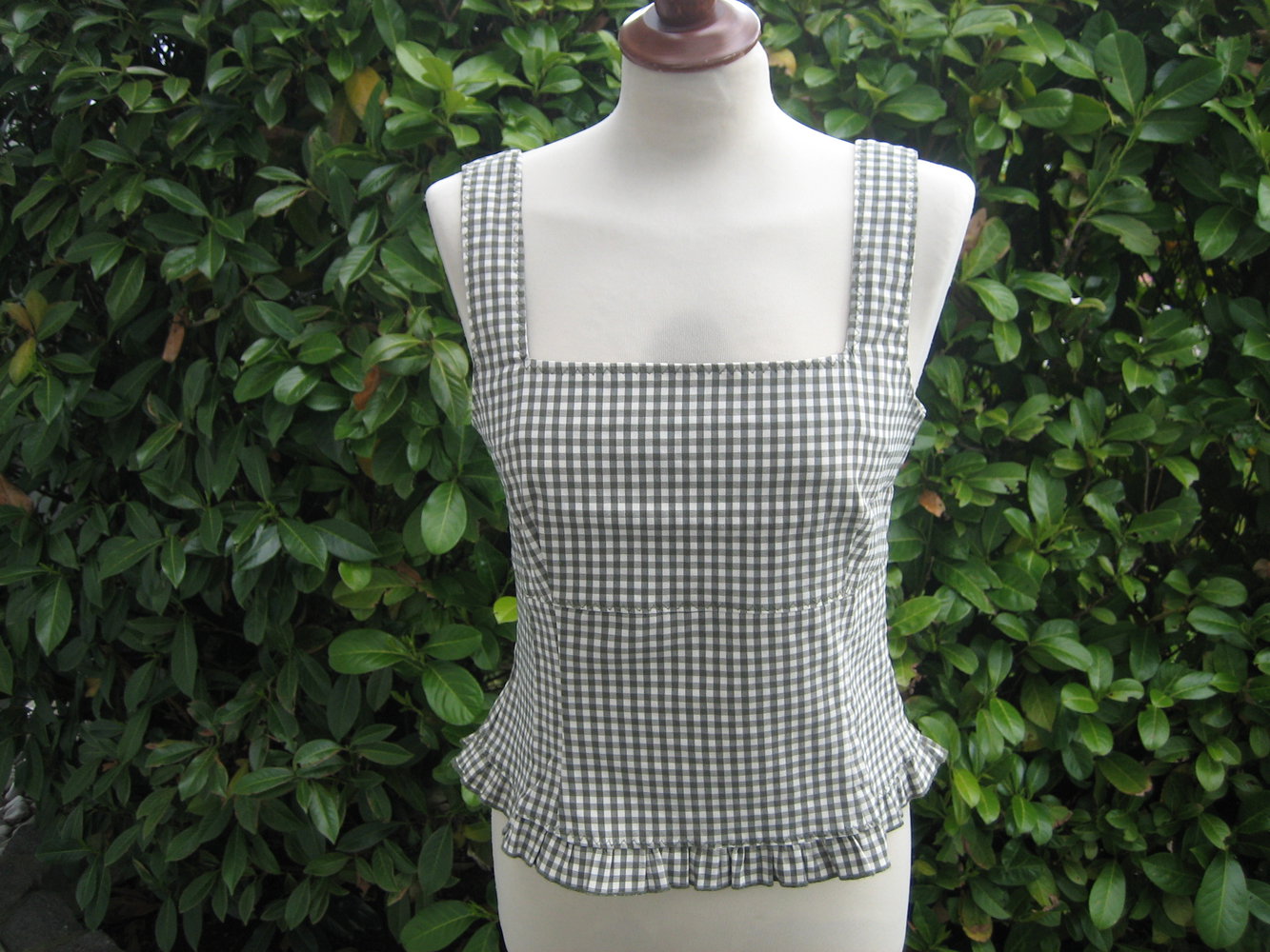 Bezauberndes, hochwertiges Mieder-Top Gr. 38, tolles - formendes Material - mit Reißverschluss!