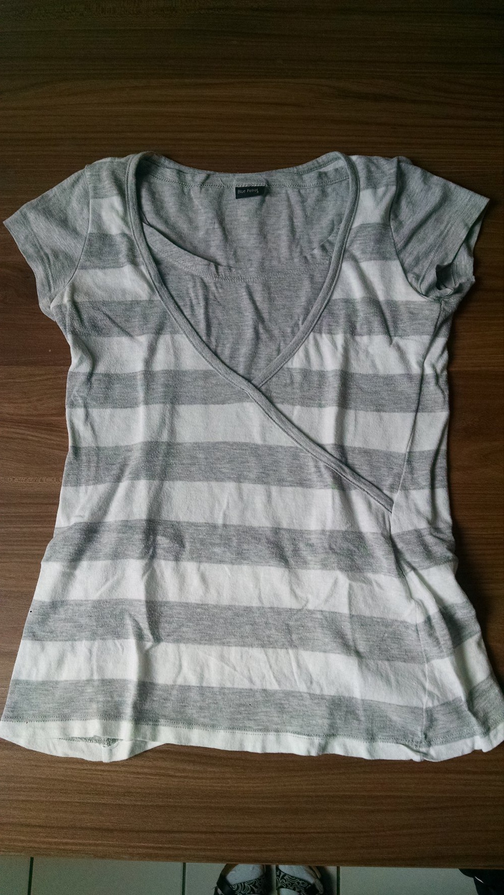 T-Shirt hellgrau-weiß