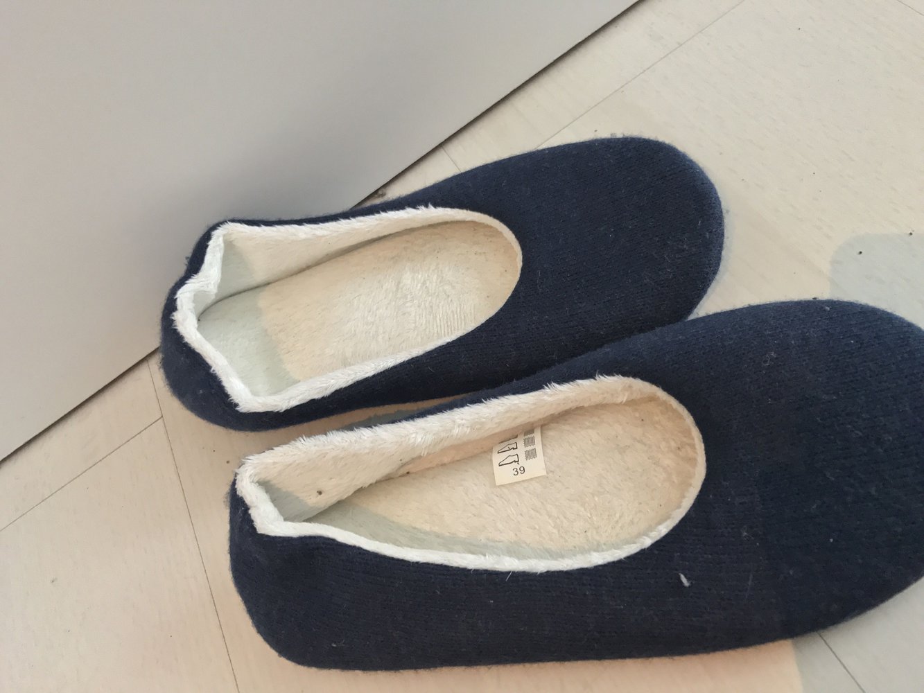 verkaufe flauschige Hausschuhe